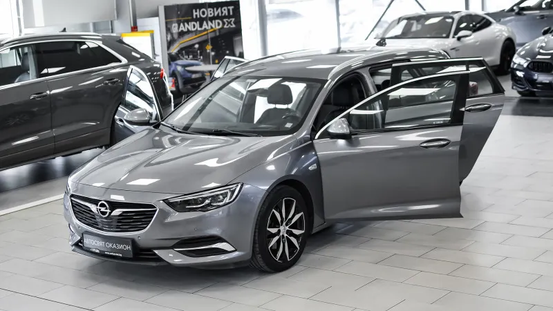 Opel Insignia Sports Tourer 2.0d Innovation 4x4 Image 1